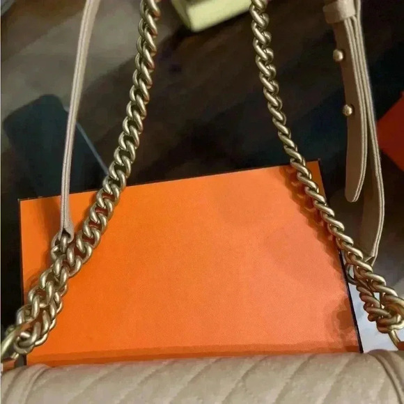 CHANEL New full set in hard to find color. Chanel medium boy bag - Picture 4 of 4